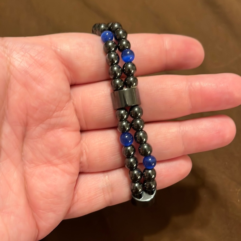 Magnetic stretch balancing bracelet